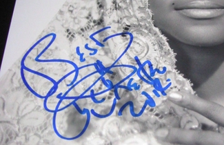 Authentic Aretha Franklin  Autograph Exemplar