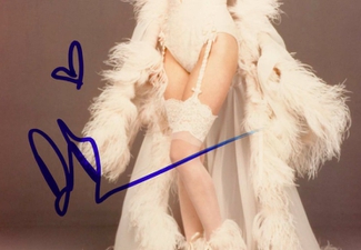 Authentic Drew Barrymore  Autograph Exemplar